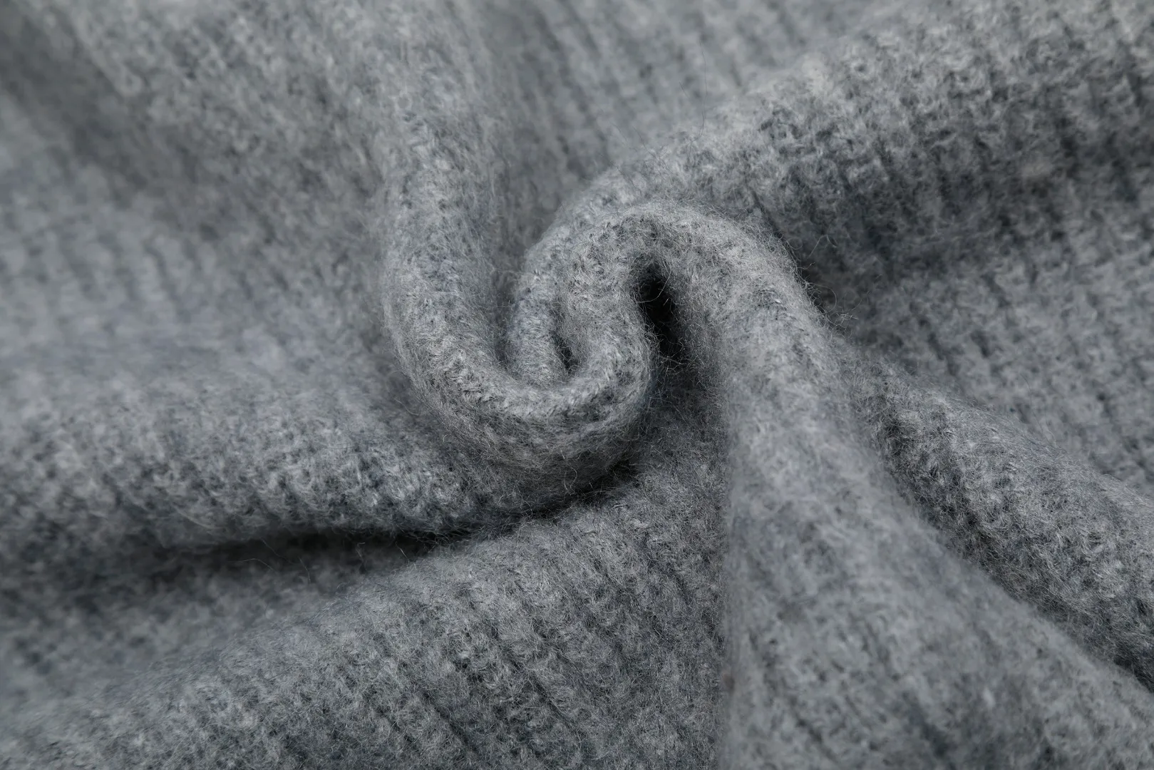 VIVI145# vivienne west wood 25 spring new three-color wool embroidered design cardigan Size: 1 yard (90-110 pounds) 2 yards (110-130 pounds) 3 yards (130-150 pounds) Color: gray yellow pink